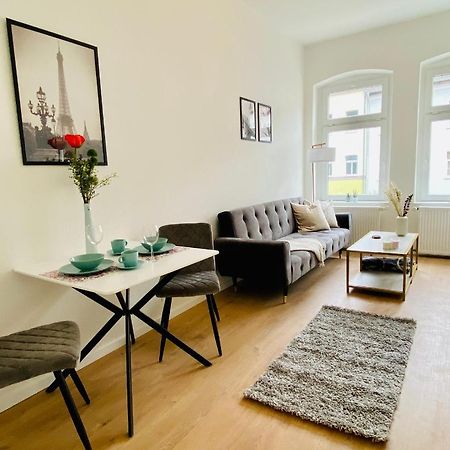 Stilvolles Apartment In Zentraler Lage - Smart-Tv, Queensize-Bett, Altbaustil, Kueche In City-Naehe Erfurt Exterior photo
