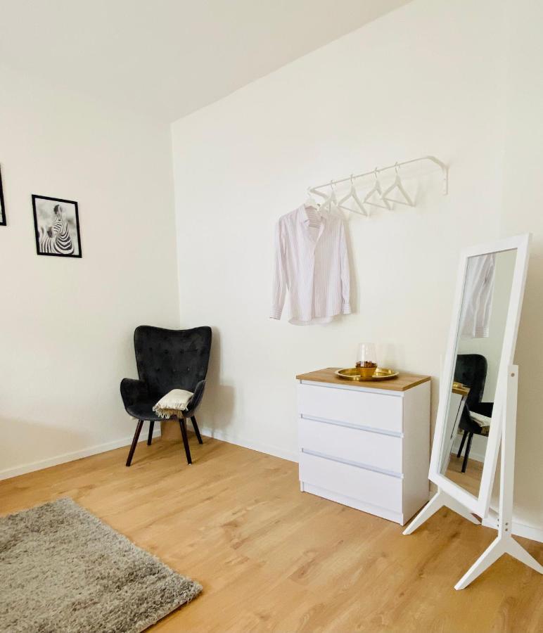 Stilvolles Apartment In Zentraler Lage - Smart-Tv, Queensize-Bett, Altbaustil, Kueche In City-Naehe Erfurt Exterior photo