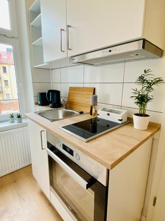 Stilvolles Apartment In Zentraler Lage - Smart-Tv, Queensize-Bett, Altbaustil, Kueche In City-Naehe Erfurt Exterior photo
