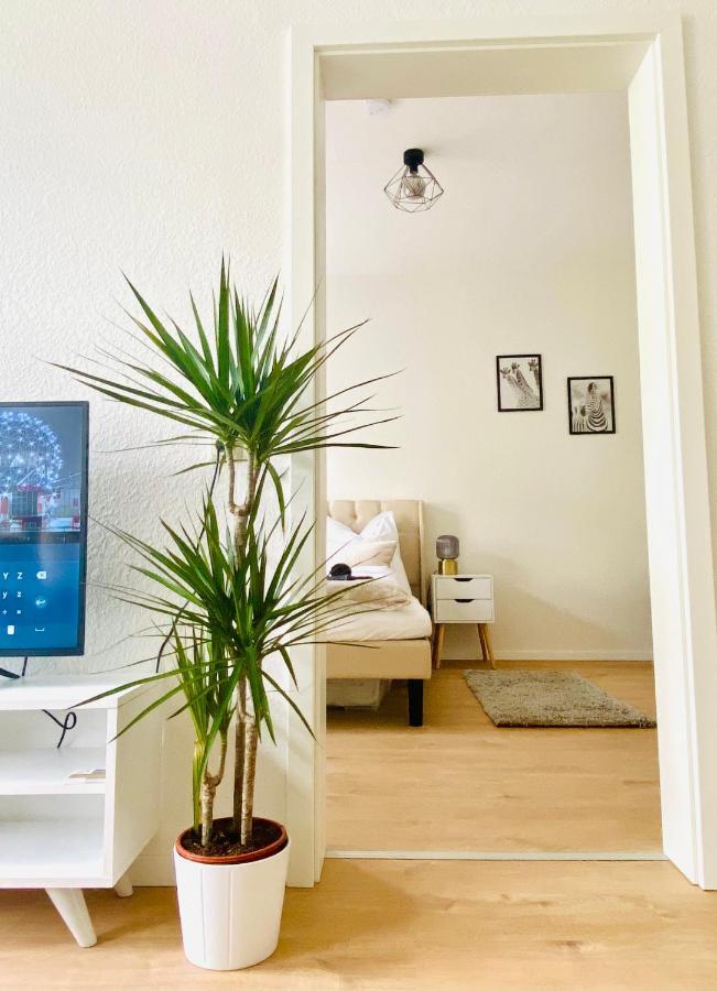 Stilvolles Apartment In Zentraler Lage - Smart-Tv, Queensize-Bett, Altbaustil, Kueche In City-Naehe Erfurt Exterior photo